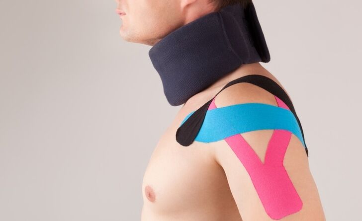 Durante o período agudo da osteocondrose cervical, débese usar un colar especial